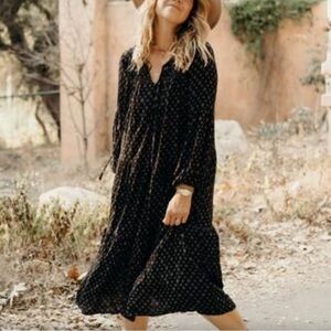 Carly Jean Los Angeles Black Midi Dress size small